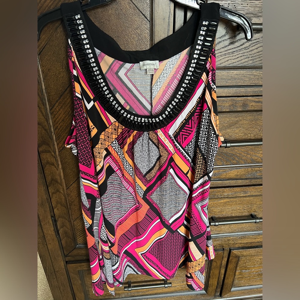 Avenue 14/16 top very pretty